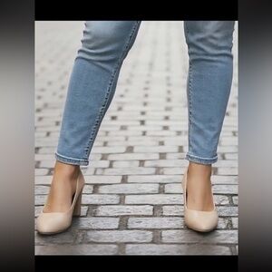 Chinese Laundry Women's Lofty Pumps Nude Size 10M with Wide Heel